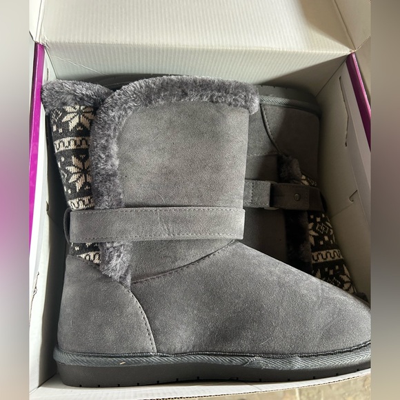 Rampage Shoes - Rampage Gray Suede Winter Boots Women’s size 9 New in box